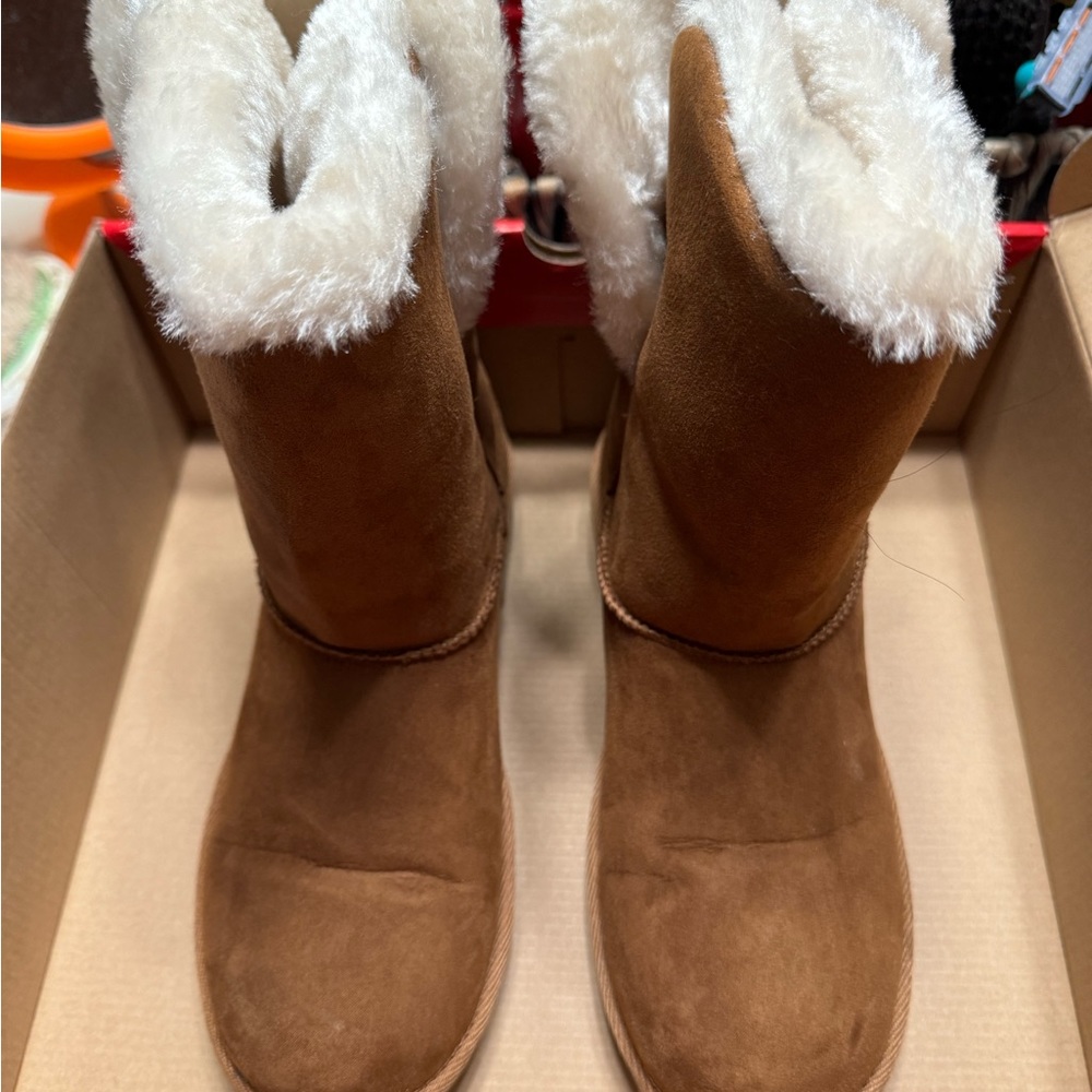 Arizona boots used a couple of times and good condition Women size 9